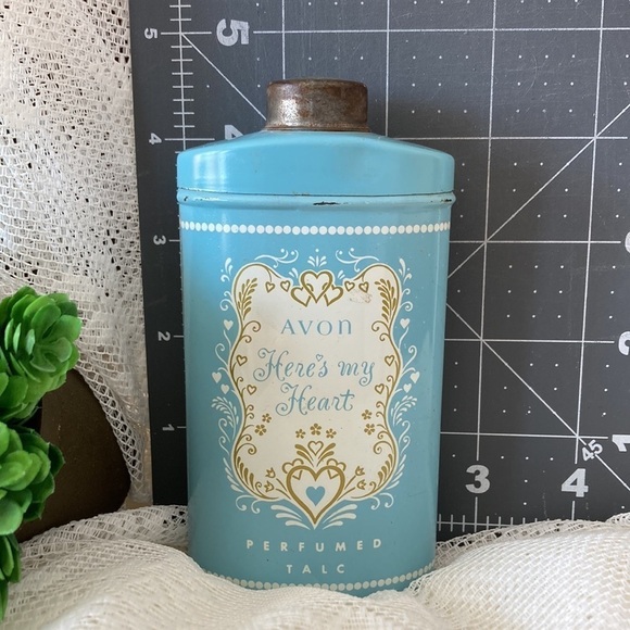 Vintage 1970s Avon Heres My Heart Perfumed Talc Body Powder Tin with some powder - Picture 5 of 6